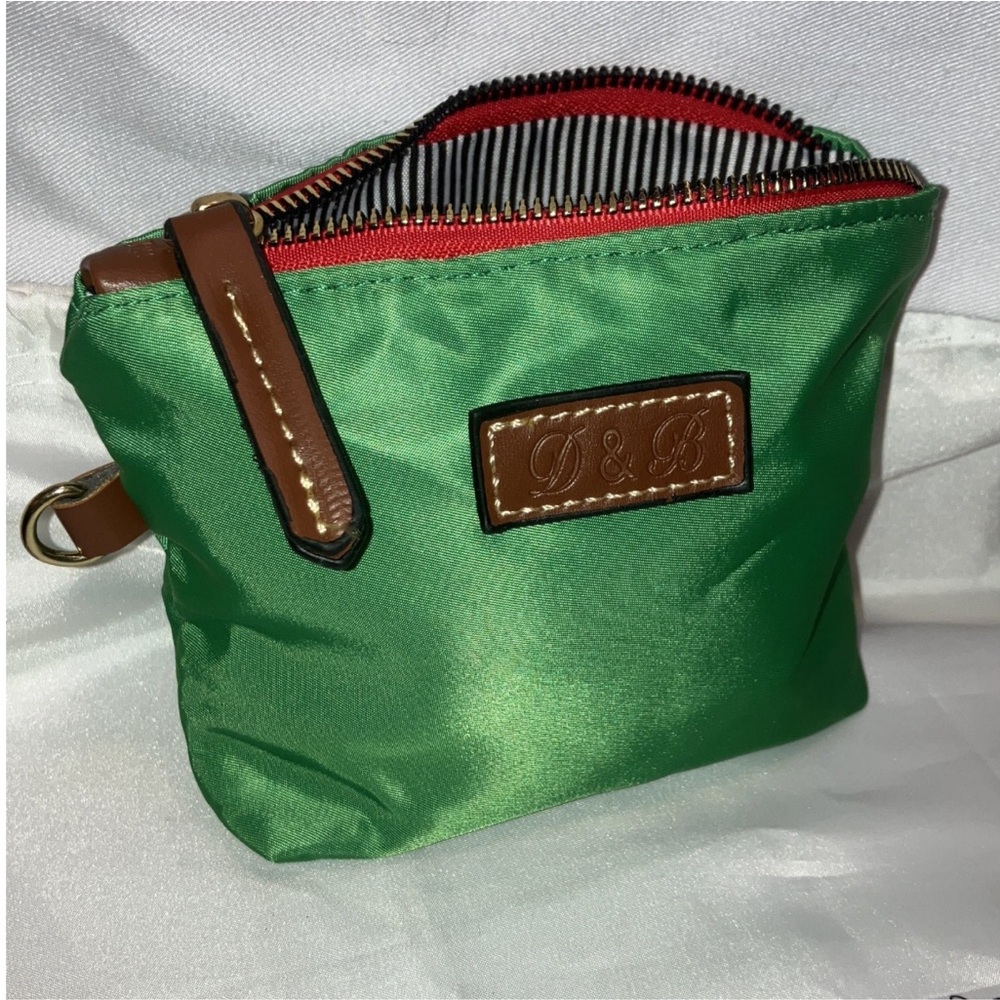 💚Dooney & Bourke Green Zip Cosmetic pouch - Picture 1 of 7
